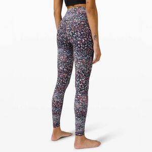 Lululemon Wunder Under High-Rise Tight 28" in Water Blossom Multi - Size 4